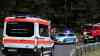 (Update)Baum kracht auf fahrendes Auto im Vogtland: Person wurde eingeklemmt und schwer verletzt: Eingeklemmte Person im PKW durch Baumschlag in Schnarrtanne