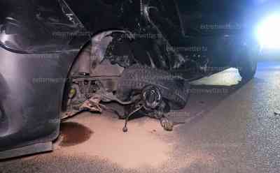 Drei Verletzte bei Unfall auf Autobahnzubringer: Mercedes und Renault kollidieren, Fahrzeuge krachen zusätzlich in VW und Suzuki: 2 Schwerverletzte, 1 Leichtverletzte und hoher Sachschaden auf dem Autobahnzubringer Zwickau West