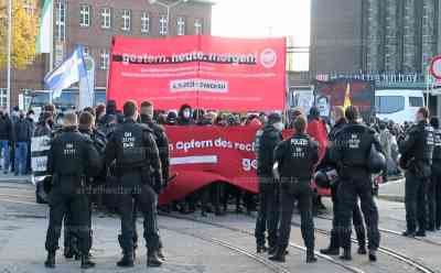 Demotag in Sachsen – Gedenkmarsch zum NSU: Antifa demonstriert „Rassismus tötet“ zum zehnten Jahrestag des Auffliegens des NSU: Es wird mit rechten Gegenprotest gerechnet, Polizei mit Großaufgebot im Einsatz