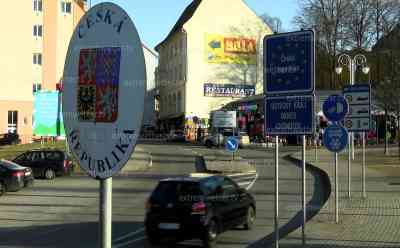 Tschechien wieder Hochrisikogebiet: RKI stuft Tschechien ab Sonntag wieder als Hochrisikogebiet ein, Nichtgenesene und Ungeimpfte müssen 10 Tage in Quarantäne: Nach einigen Monaten nun wieder zwei wichtige Nachbarländer als Hochrisikogebiet eingestuft, aktuelle Bilder vom Grenzübergang Bärenstein