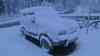 Winterchaos im Allgäu, über 30 cm Neuschnee, Schneefräse in Aktion: glatte Straßen und Starkschneefälle, Winterausrüstung erforderlich, alles tief verschneit