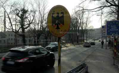 Ukrainekrieg - Flüchtling in Sachsen erwartet: aktuelle Aufnahmen vom Grenzübergang in Görlitz, Sachsen erwartet ab Montag zahlreiche Flüchtlinge aus Polen: Reger Betrieb am Grenzübergang im Stadtzentrum in Polen