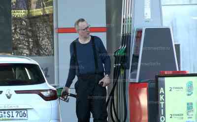 Hammerspritpreise auf Grund Ukrainekrieg: Benzin und Diesel in Deutschland so teuer wie noch nie, Rekordpreise an deutschen Tankstellen, deutsche Tankstelle wie leergefegt, Menschen fahren ins Ausland zum Tanken: Benzin und Diesel im tschechischen Weipert – keine 10 Kilometer von Annaberg-Buchholz entfernt, wesentlich günstiger aber auch deutlich höher