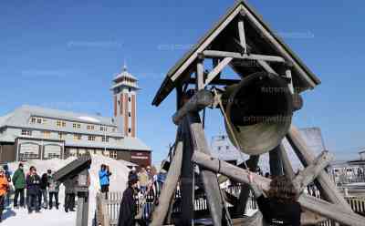 Solidaritätsläuten – Friedensglocke auf dem Fichtelberg läutet aus Solidarität der Ukraine: alle 9 Friedensglocken läuten in Deutschland 11:45 Uhr, höchstgelegene Friedensglocke auf dem Fichtelberg schließt sich dem an: Ausführliches Interview mit Türmer und Arzt aus Kiew, welcher im erzgebirgischen Mildenau wohnt