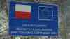 Ukrainekrieg-Eisige Kälte: chaotische Zustände an den Grenzen, Menschen sitzen mit Trainingshose vor Feuertonnen und wärmen sich auf (on tape), viele Flüchtlinge warten in eisiger Kälte auf Transportmöglichkeiten, Busse überqueren Grenze mit Flüchtlingen: Sammelplatz verschlammt, nur mit Minibussen können wenige Flüchtlingen zu größeren Sammelstellen gebracht werden, Busse mit Flüchtlingen überqueren Grenze