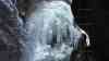 Eiszeit in der Partnachklamm – Naturschauspiel lässt gigantische Eiszapfen in der Schlucht entstehen – manche Eisstrukturen meterdick:  Schmelzwasser gefriert bei Nacht in der Partnachklamm – Eislandschaft an allen Feldwänden