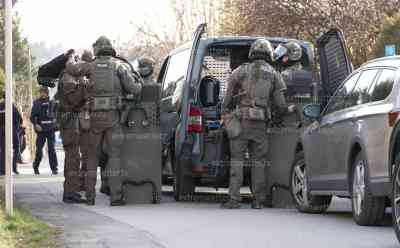 Mann schießt mit Waffe auf Polizei – Anwohner wurden evakuiert – SEK schießt Täter nieder und sichert die Lage: Großeinsatz in Polling in Oberbayern – Täter kam mit Schusswunde ins Krankenhaus