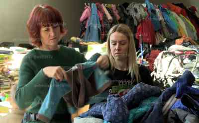 Flüchtlingsansturm im Erzgebirge erwartet: Erzgebirgskreis nimmt 7.000 Flüchtlinge auf, Festhalle in Annaberg-Buchholz in Versorgungszentrum umgebaut, zu wenige bezugsfertige Wohnungen für Flüchtlinge, große Turnhalle zu Notunterkunft errichtet: Große Spendenbereitschaft – jedoch zu wenige bezugsfertige Wohnungen, Organigramm Annaberg-Buchholz: „Noch schaffen wir das, aber wir werden schnell an unsere Grenzen kommen“