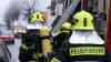 Großeinsatz der Feuerwehr Treuen: Durch Benzin und Lacke brannte das Gartenhaus vollständig aus: Feuerwehr kann übergreifen der Flammen zum Wohnhaus verhindern, 40 Kameraden im Einsatz, extrem starke Rauchentwicklung