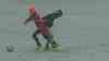 Wintereinbruch in Deutschland – Fußballer trainieren im dichten Schneetreiben: Narzissen und Stiefmütterchen vom Schnee bedeckt, Ostereier an Sträuchern mit einer weißen Haube überzogen: Noch vor einer Woche konnten die Fußballer bei Wärme und kurzärmlig trainieren, nun ist lange Kleidung Pflicht 
