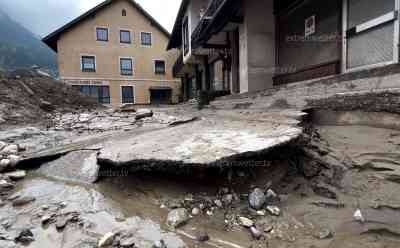 (UP) Neue dramatische Bilder - Unwetter: Ganze Ortschaften in Kärnten überflutet und vermurt, Menschen werden vermisst, Häuser und Straßen verschüttet und zerstört, Absolute Lebensgefahr: Zivilschutzwarnung wurde ausgerufen, Anwohner sollen Häuser nicht verlassen: O-Ton vom Landesrat, Absolute Lebensgefahr: Zivilschutzwarnung wurde ausgerufen, Anwohner sollen Häuser nicht verlassen