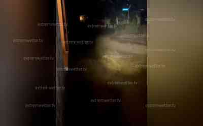 Flutkatastrophe in Österreich: Die Flutwelle LIVE ON TAPE – Amateuraufnahmen zeigen die dramatische Lage in der Nacht. Häuser und Autos wurden von einer Gerölllawine verschüttet: Die Flutwelle LIVE ON TAPE