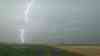 Unwetterfront über Westdeutschland: große Staubwolke durch Downburst, bedrohliche Unwetterfront zieht über Jüchen auf: Beeindruckende Sturmjägeraufnahmen zeigen massive Unwetterfront 