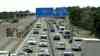 Reisewelle auf Autobahnen: verstopfte Autobahn A 9 in Sachsen, kilometerlanger Stau, gleich in 5 weiteren Bundesländern starten heute die Ferien: Viel Geduld brauchen die Autofahrer auf der A 9 am Skeuditzer Kreuz, Blechlawine rollt gen Süden