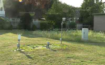 Hitzerekord Hamburg – 40,1 °C: unzählige Datenrekorde in Niedersachsen, noch nie war es in Hamburg so heiß wie heute, erstmals 40 °C in Niedersachsen seit Beginn der Wetteraufzeichnungen, Anwohnerin: Wahnsinn, 40 °C habe ich in Hamburg noch nie erlebt. 40, es hat sich auch wie 40 angefühlt. Es hat gebrannt“: Wetterstation steht auf Grundstück der Hamburger Wasserwerke, Anwohnerin im Interview, Anwohnerin wohnt nur 30 Meter von Wetterstation entfernt