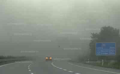 Unwetterfront beendet Hitze: Staubsturm auf der A 38 bei Halle, Menschen rennen nach Hause: Staubsturm schwingt Autofahrer zum Bremsen, Staubsturm live on tape auf A 38