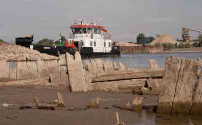 (UP) Neue Hitzewelle und Rekordniedrigwasser am Rhein: Schifffahrt massiv eingeschränkt – Baden jetzt erst recht lebensgefährlich, exklusives Interview O-TON und Mitfahrt beim WSA Emmerich am Rhein, anhaltende Trockenheit verschlimmert die Situation weiter, riesige Sandbänke und Wracks kommen zum Vorschein: Neue Hitzewelle und anhaltende Trockenheit: Am Rhein wird es immer kritischer