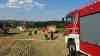 Mähdrescher bei Gluthitze ausgebrannt: Feuerwehrkameraden werden Gluthitze ausgesetzt, Kameraden müssen frühzeitig tauschen, Mähdrescher ausgebrannt, 600 Liter Diesel mussten umgepumpt werden: Hitze erschwert Löscharbeiten massiv, Bauern unterstützen Kameraden und ziehen Schneiße