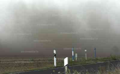 Unwetterfront beendet Hitzewelle: massiver Staubsturm durch Unwetter, heftiger Downburst mit Starkregen beendet Hitzewelle, zu viel Wasser in kurzer Zeit – Wasser kann in extrem trockenen Böden nicht absickern: Bedrohlicher Unwetteraufzug inklusive Zeitraffer im Grenzbereich Sachsen-Anhalt / Brandenburg