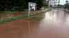 Starke Unwetter wüten in Sachsen: Hochwasser, Überschwemmungen und Hagelmassen, Dorfbäche treten über die Ufer, Wassermassen beschädigen Straßen und Gehwege, Baum über Straße: Baum begräbt Stromleitung, Dorfbach in Hermsdorf überflutete Straßen, Stadt Hohenstein-Ernstthal ruft Sonderlage aus