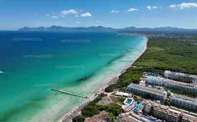 Verheerende Unwetter möglich: Rekordwerte am Mittelmeer – Das Wasser ist viel zu warm, Experten im O-TON schlagen Alarm, extreme Sturmsysteme könnten auftreten, Mittelmeer wärmer als die Karibik, Touristen auf Mallorca finden das hingegen gut VOXPOPS: Katastrophale Folgen für Europa: Rekordwerte nach Hitzesommer am Mittelmeer – Badenwannenwasser sorgt für enorme Energie für Stürme