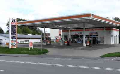 Tankstellen leerfegt – nach Benzinpreisexplosion gähnende Leere an den Tankstellen: Nach Beendigung des Tankrabatts kaum Menschen an den Zapfsäulen, Benzin pegelt sich bei um die 2,00 Euro ein: Keine Menschen an den Tankstellen in Annaberg-Buchholz, Benzinpreise und leere Tankstellen am Donnerstag