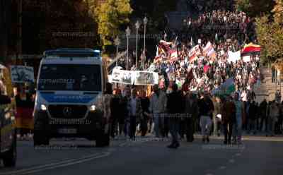 Großprotest gegen Energiepolitik, steigende Energiekosten, Waffenlieferung: Mehrere tausend Menschen protestieren in Plauen : Unmut in der Bevölkerung wächst zunehmend, vor allem im Osten Deutschlands gehen immer mehr Menschen auf die Straße 