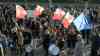 (UP)Sonntagsprotest gegen Regierung in Plauen: Teilnehmer radikalisieren sich immer mehr, trotz Trommeleinschränkungen – Trommler trommeln im Marsch, Plakate gegen Asylanten, Redebeiträge gegen Presse: Polizei dokumentiert Versammlungsverstöße, Tausende Menschen demonstrieren durch Plauener Innenstadt