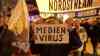 Montagsdemo in Chemnitz: Tausende Menschen protestieren erneut durch die Innenstadt von Chemnitz, viele Fahnen der rechtsextremen Freien Sachsen dabei: Polizei sichert Aufzug ab, ca. 2.000 Menschen ziehen über den Innenstadtring
