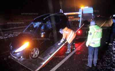 Schnee- und Eisregenfront sorgt für Probleme: Erst Schnee und dann Regen bei Minusgraden in Hessen und Thüringen, PKW kracht mit Sommerreifen bei Eisregen in Leitplanke: Innerhalb kurzer Distanz Schnee und dann Regen, Straßen gefährlich glatt, Regen bei Minusgraden live on tape