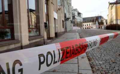 Gewalttat am Neujahrsmorgen: 38-Jähriger wird schwer verletzt an Auer Schulbrücke gefunden: Umstände unklar, Kriminaldienst ermittelt zum Neujahrstag zu den Hintergründen