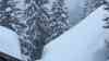 Enorme Lawinengefahr: Dörfer versinken im Schnee – Heftiger Wintereinbruch in der Schweiz, mehr als 1,20 Meter Schnee in kurzer Zeit, Straßen und Häuser versinken in den Schneemassen, Lawinenwarnstufe erreicht zweithöchste Stufe, hohe Gefahr für Skifahrer: Höchste Schneemenge der Alpen in diesem Winter - Dörfer versinken im Schnee