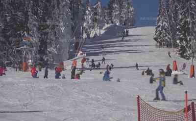 Skisaison erneut am Fichtelberg gestartet: viele Skifahrer warteten lange auf Öffnung des Skigebiets, Kaiserwetter – vom Nebel in den Sonnenschein, Voxpops Skifahrer: Viele Skischüler nutzen ersten Öffnungstag, Lifte gut gefüllt, Ansturm am Wochenende erwartet