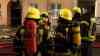 Explosion und Brand in Plauener Mehrfamilienhaus: Rollstuhlfahrer bei Feuer verstorben, mehrere Verletzte: Großaufgebot der Feuerwehren in Plauen, Mehrfamilienhaus vorerst nicht bewohnbar