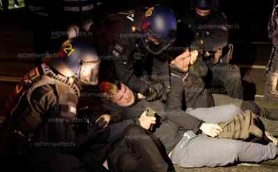 Jagdszenen, Pfeffersprayeinsatz und Schlagstockeinsatz in Dresden - Kilometerlange Menschenkette in Dresden – Dresden gedenkt nach 2 Jahren Corona der Bombardierung Dresdens: zahlreiche Redebeiträge und Versammlungen: Höhepunkt die Menschenkette 18 Uhr auf mehreren Kilometern Länge, Polizei erwartet intensiven Arbeitseinsatz am Abend, Rechte und Linke demonstrieren am Jahrestag