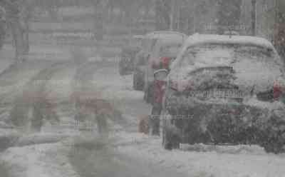 (UP) Alarmstufe Rot auf Mallorca: Massiver Wintereinbruch – Ortschaften versinken im Schnee, Verkehrschaos, Wetterdienst warnt vor extremen Schneefall, heftiges Sturmtief sorgt für Wetterchaos auf der Urlaubsinsel, Palmen und Zitronenbäume im Schnee, deutscher O-TON Anwohner: Heftiges Sturmtief erreicht Mallorca und sorgt für einen Wintereinbruch mit Verkehrschaos und Schneebruch durch extreme Schneefälle