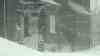 Schneeorkan im Erzgebirge: Orkanböen von bis zu 133 km/h, Schneesturm und white out am Fichtelberg, Menschen laufe mit Skiern auf Bundesstraße, null Sicht für Autofahrer: Menschen und Kinder im Schneeorkan auf dem Fichtelberg