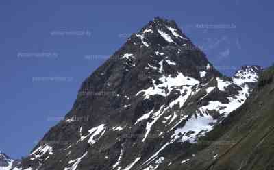 Riesiger Felssturz in den Tiroler Alpen: Gipfel des Fluchthorn-Massiv ist abgebrochen, Tonnen an Gestein schoss gen Tal, nach Felssturz bildete sich ein Sturzbach: Drohnenaufnahmen und Aufnahmen vom schweren Felsgestein am Montag
