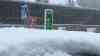 Wintereinbruch Alpen - Tauernautobahn mit Schnee bedeckt: Rückseite von Orkantief Ciaran verursacht Schneefälle bis auf 700 Metern herab, A 10 weiß, Urlauber überrascht: „Jetzt habe ich hier Schnee entdeckt, jetzt ist Weihnachten - im November": Drohnenaufnahmen vom Winterland, Schneefallgrenze liegt in Tirol bei 700 Metern - Pässe nur mit Winterausrüstung befahrbar