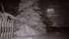 Schneemassen - Schneefräse muss Bundesstraße freifräsen: DWD Mitarbeiter unter Schwerstarbeit - Schneefräse schafft Schneemassen kaum, 2 Meter hohe Verkehrsschilder fast komplett vom Schnee begraben: B 95 in Oberwiesenthal wird breiter gefräst, Winterdienst bereitet sich auf neue Schneefälle vor, Schneesturm und Verwehungen am Abend
