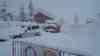 (Schneemassen, extrem) 3 Meter Neuschnee, Tausende Touristen sitzen fest: Extreme Neuschneefälle schneiden Skigebiete von der Außenwelt ab, Lifte stellen ihren Betrieb wegen zu viel Schnee ein: höchste Lawinenstufe in Italien und der Schweiz, 5000 Touristen sitzen fest, Kindergärten und Schulen geschlossen, teils über 4 Meter Schnee