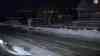 Eisregenchaos - Schlittschuhe als Fortbewegungsmittel: Kameramann fährt auf Straßen und Gehwegen mit Schlittschuhen, Fußabdrücke gefrieren auf Gehwegen sofort, Seitenscheibe aus Eis bricht: Beeindruckende Eisregenaufnahmen aus Thaining