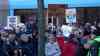 Hunderte gegen Rechts in Chemnitz: Auch Chemnitz demonstriert am Tag des Gedenkens an die Opfer des Nationalsozialismus gegen Rechts: Mehrere hundert Menschen versammeln sich am Roten Turm in Chemnitz