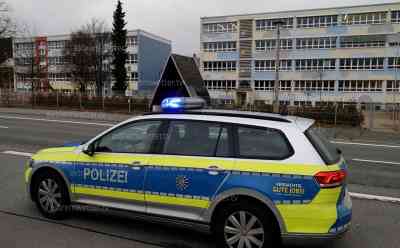 Bombendrohungen gegen Gymnasien: Erneuter Polizeieinsatz und Evakuierung zweier Gymnasien im Erzgebirge: Erst vor wenigen Wochen Drohung gegen ein Gymnasium in Aue