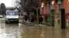 Unwetter in Italien: Stadt versinkt in den Fluten - Gebäude und Straßen im Wasser, Heftiges Hochwasser nach extremen Dauerregen - 250 Liter Regen auf den Quadratmeter in kurzer Zeit gefallen: Weitere Regionen drohen zu überfluten - Menschen werden aus ihren Wohnungen evakuiert