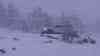 Massiver Schneesturm auf dem Brocken (live on tape): Wintereinbruch bringt 10 cm Neuschnee, orkanartige Böen, stärkste Schneefälle seit Monaten: Kaum Menschen auf dem Brocken, Menschen laufen im dichten Schneetreiben ins Tal