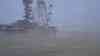 (Ausland, Orkan, extrem) Schwerer Orkan an Holländischer Küste: Orkantief "Friederike" wütet an der Holländischen Küste, Gegenstände werden über die Straßen gefegt, erste Spitzenböen bis zu 140km/h: Voller Orkan an Holländische Küste, Gegenstände werden einfach weggeblasen, Sandsturm am Strand von Den Haag