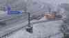 Schneechaos auf Autobahn 9 in Bayern: Fahrzeuge bleiben im Schnee stecken, Winterdienst verpennt Wintereinbruch, Unfälle auf Grund von schneebedeckter Autobahn: Autobahn mit fast 10 cm hoher Schneedecke bedeckt, Polizei sichert Unfallstellen ab