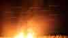Frost - Bauern entfachen riesige Feuer in Obstplantagen: Riesige Feuerherde gegen eisige Temperaturen, Drohnenaufnahmen zeigen Feuerstellen, Interview mit Obstbauer: „Wir haben 10.000 Feuer gelegt“: Außergewöhnliches heißes Frühjahr und nun Frost - Bauern kämpfen gegen Frost seit mehreren Tagen 