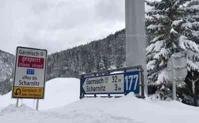 (Schneemassen, extrem) Staatsgrenze Österreich - Deutschland wegen Schnee und Lawinengefahr gesperrt: Touristen sowie Einheimische komme nicht mehr über die Grenze in beiden Richtungen